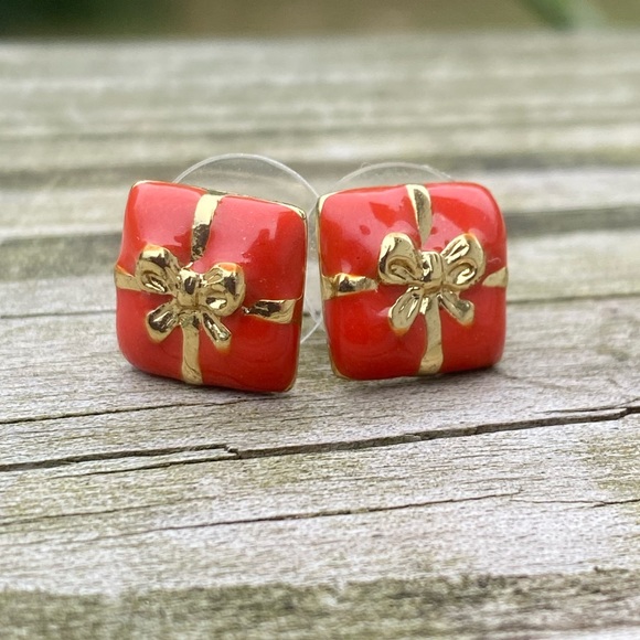Gift wrapped present stud earrings - new - Picture 3 of 5